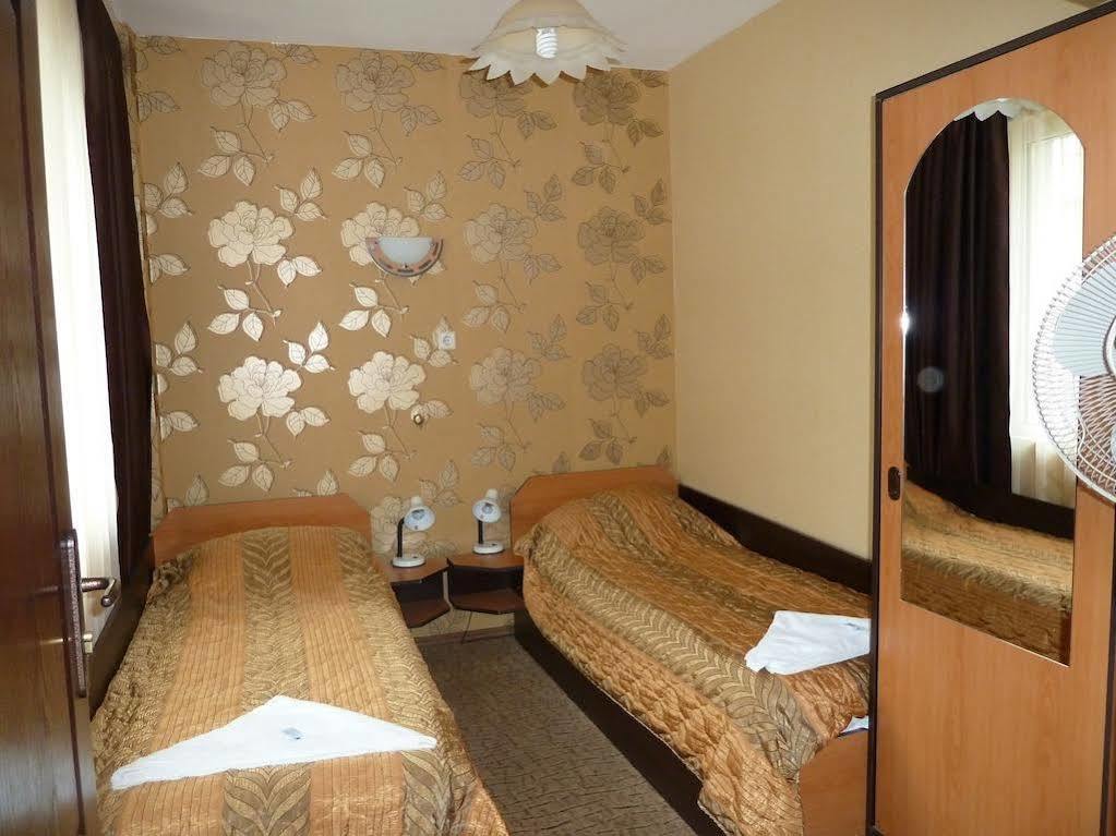 Tarnovski Dom Guest Rooms Veliko Tarnovo Luaran gambar